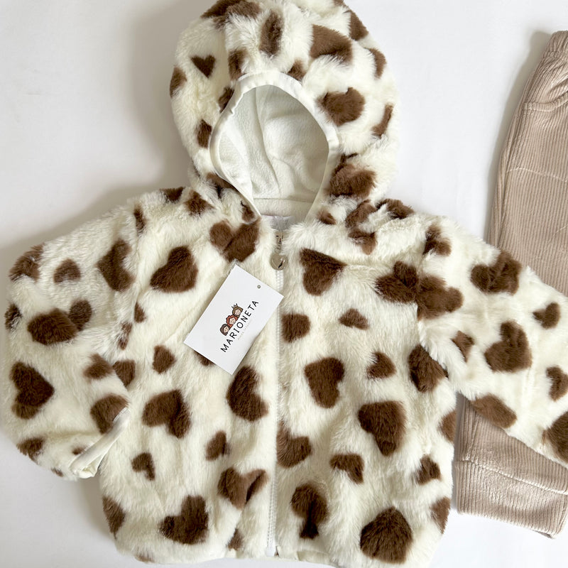 Conjunto dos piezas pantalon pana, chamarra de peluche con estampada de corazones café para bebe niña Mexicano