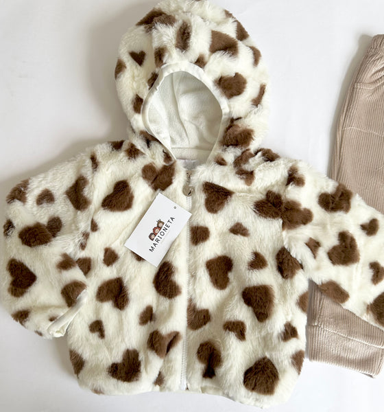 Conjunto dos piezas pantalon pana, chamarra de peluche con estampada de corazones café para bebe niña Mexicano