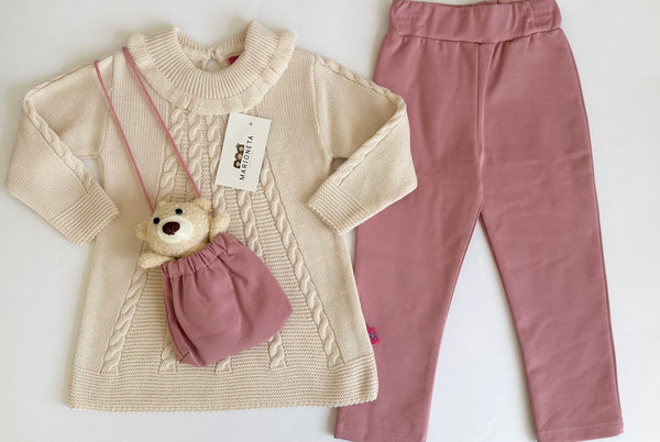 Conjunto tres piezas / pantalón rosa y sueter beige con bolsa para niña