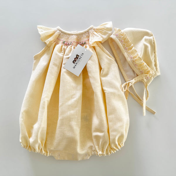 Pañalero y gorra bordado hecho a mano color amarillo bajito para bebe niña |