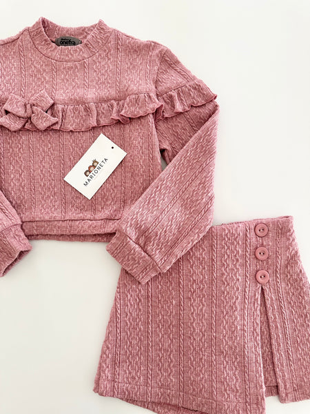 Conjunto dos piezas playera y falda short color rosa para niña.