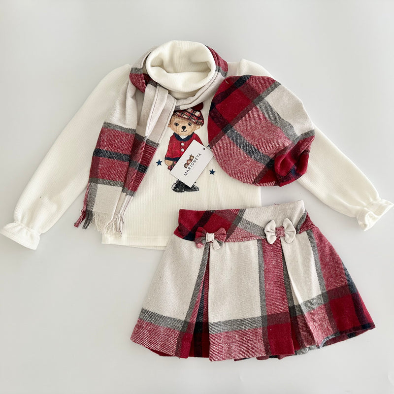 Conjunto cuatro piezas falda, gorra y bufanda a cuadros con playera estampada de oso para niña.