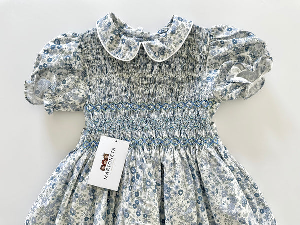 Vestido bordado hecho a mano estampdo de florecitas color azul para niña |