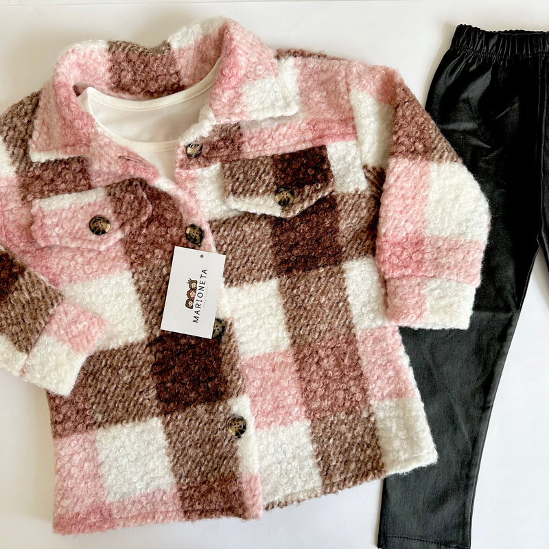 Conjunto tres piezas pantalon negro mini piel, playera ivory y camisola rosa a cuadros para niña Mexicano