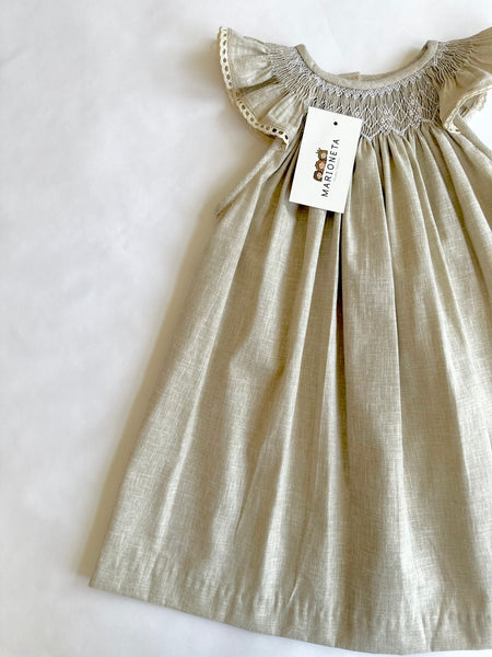 VESTIDO BORDADO HECHO A MANO JESUCITO DE LINO COLOR BEIGE PARA NIÑA | CARPI