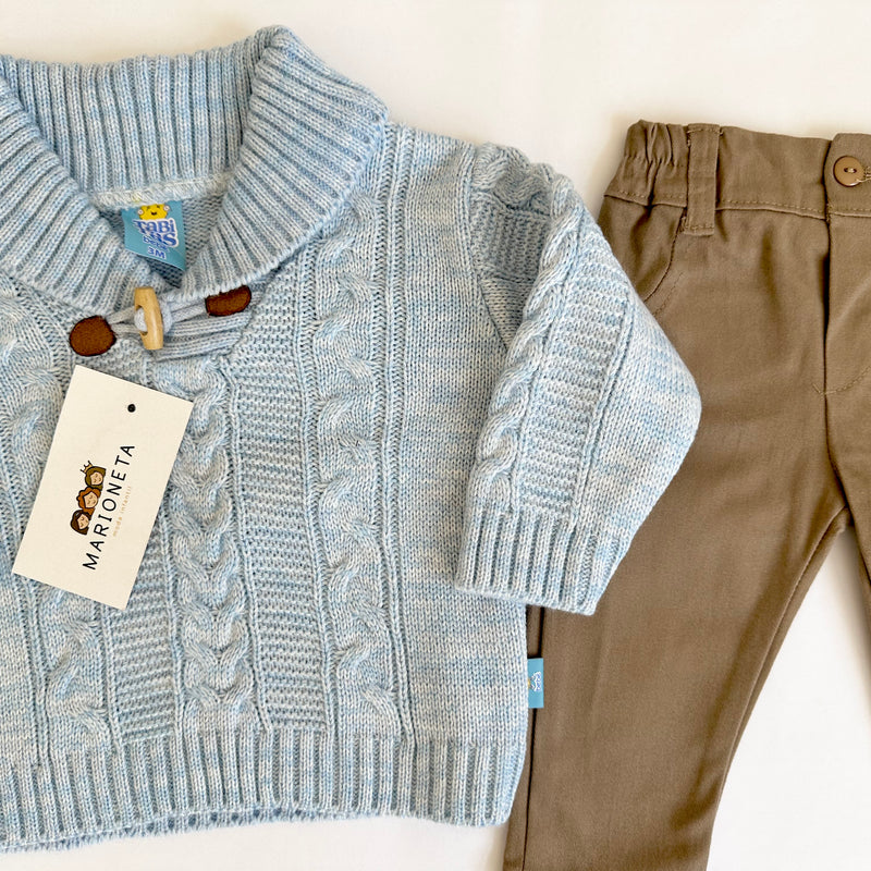 Conjunto dos piezas sueter azul cielo con pantalon caqui para bebe niño | mexicano