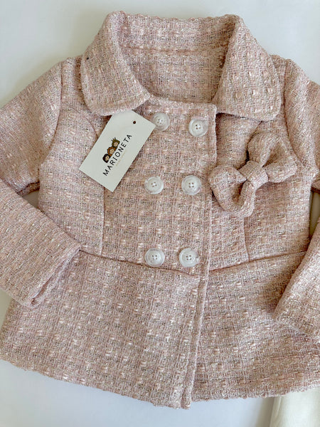 Conjunto dos piezas saco rosita con detalle de moño al frente y pantalon beige para niña |