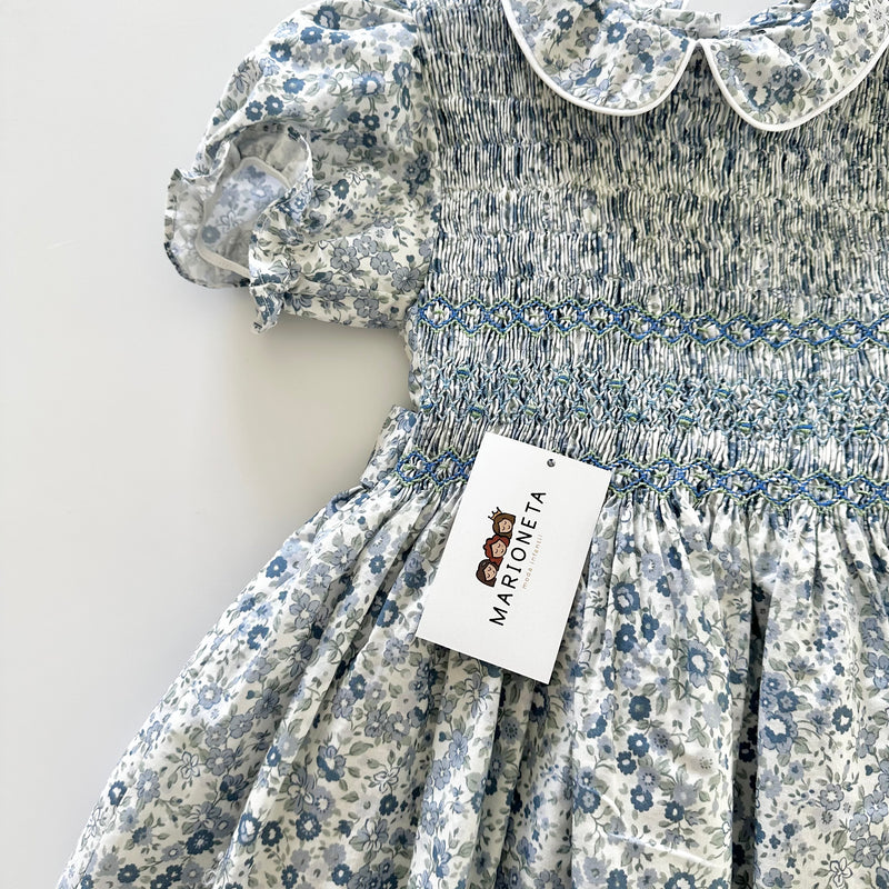 Vestido bordado hecho a mano estampdo de florecitas color azul para niña |