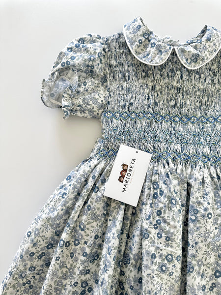 Vestido bordado hecho a mano estampdo de florecitas color azul para niña |