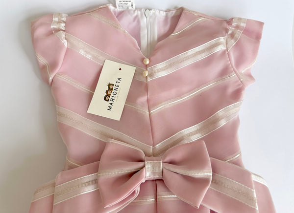 Vestido de fiesta color rosa con franjas beige y lazo al frente para para niña | mexicana