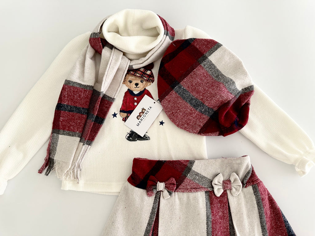 Conjunto cuatro piezas falda, gorra y bufanda a cuadros con playera estampada de oso para niña.