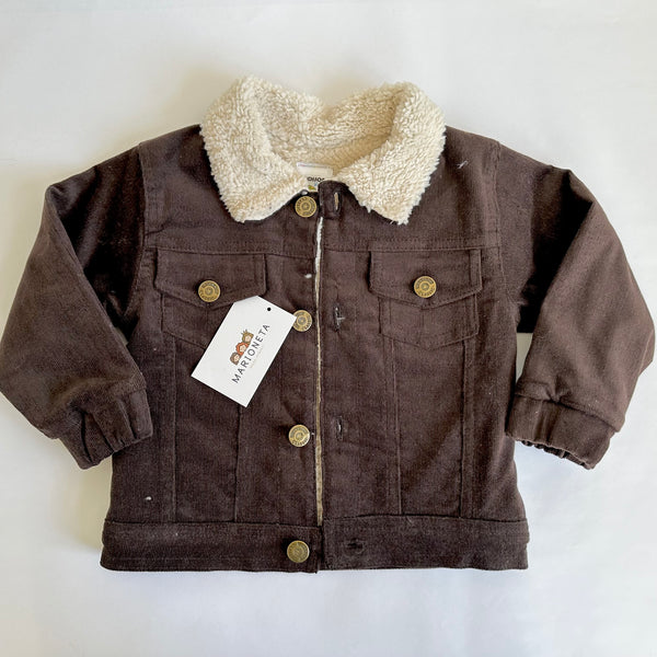 Conjunto tres piezas camisa  cuadros, pantalon caqui y chamarra cafe de pana con borrega por dentro para niño