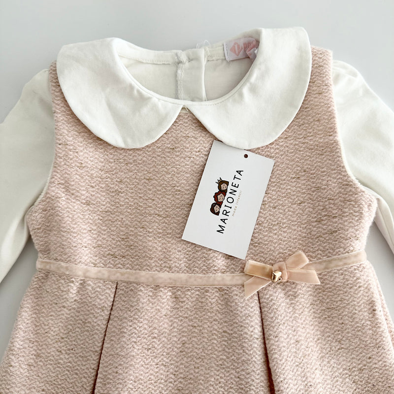 Conjunto dos piezas jumper rosita y playera ivory para bebe niña.