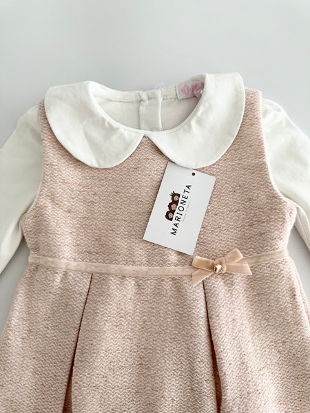 Conjunto dos piezas jumper rosita y playera ivory para bebe niña.