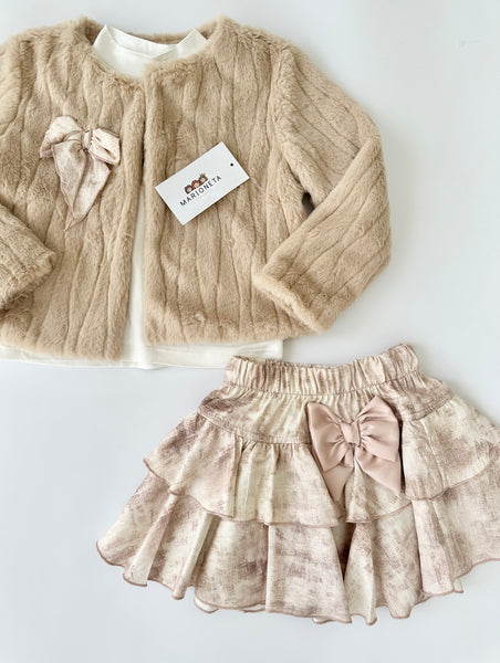 Conjunto tres piezas saco ivory blusa ivory y falda de olanes rosita o saco beige y falda beige para niña |