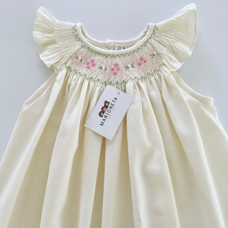Vestido bordado hecho a mano jesucito color ivory con bordado rosa con verde para niña |