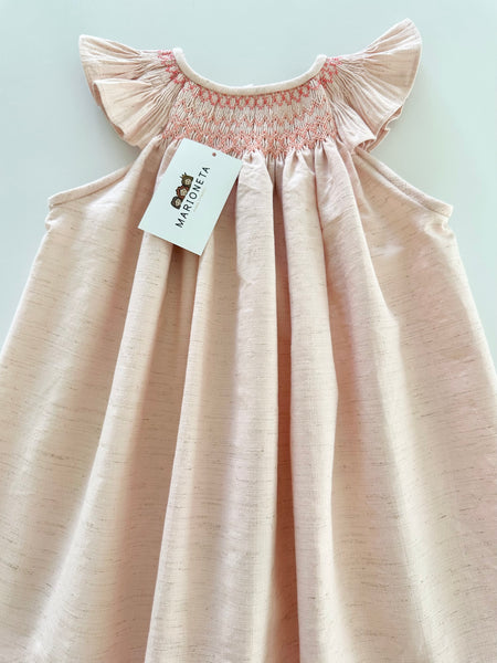 Vestido bordado jesucito hecho a mano color rosa salmon para niña.