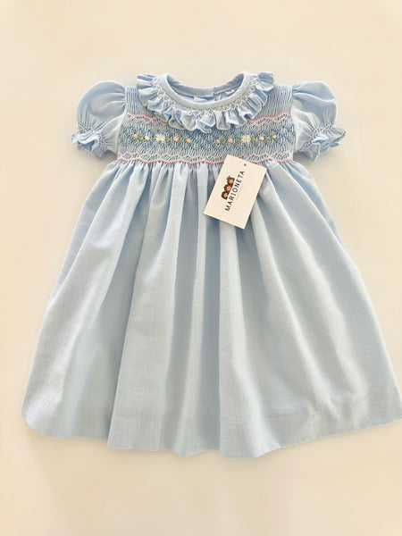 Vestido bordado hecho a mano color azul con adorno en el cuello y bordado con rosita |