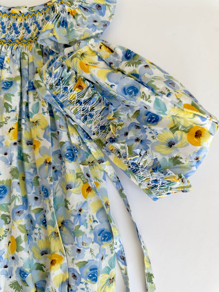 Pañalero con gorra bordado a mano color azul estampado de flores para bebe niña. CARPI