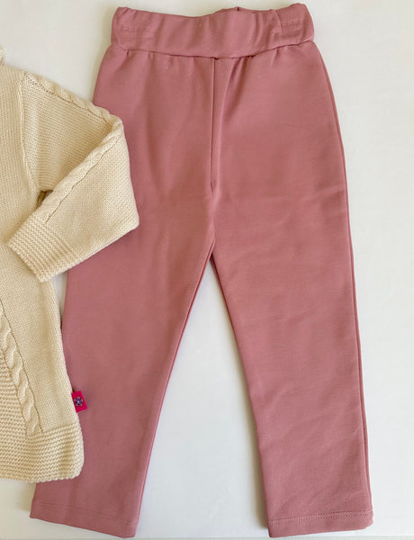 Conjunto tres piezas / pantalón rosa y sueter beige con bolsa para niña