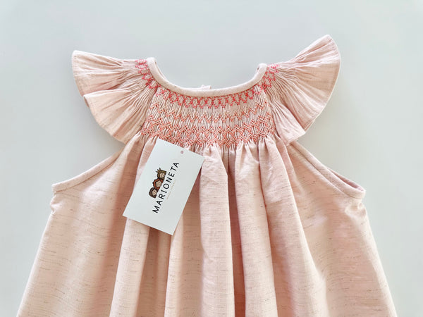 Vestido bordado jesucito hecho a mano color rosa salmon para niña.