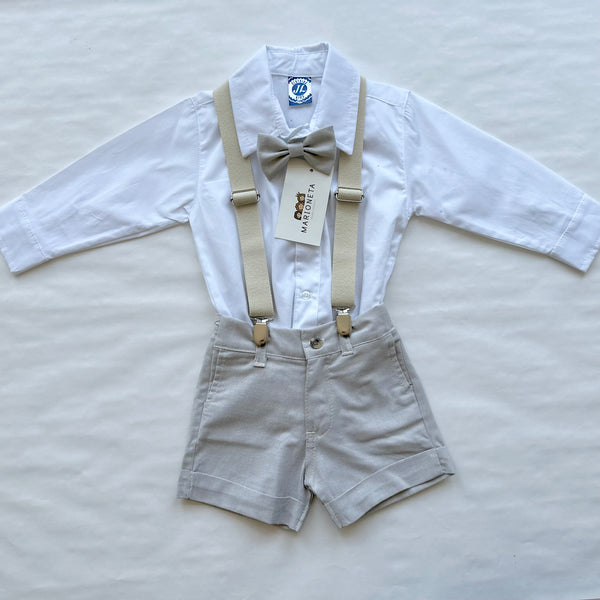 Conjunto cuatro piezas short, tirantes y moño beige y camisa de manga larga blanca para niño |