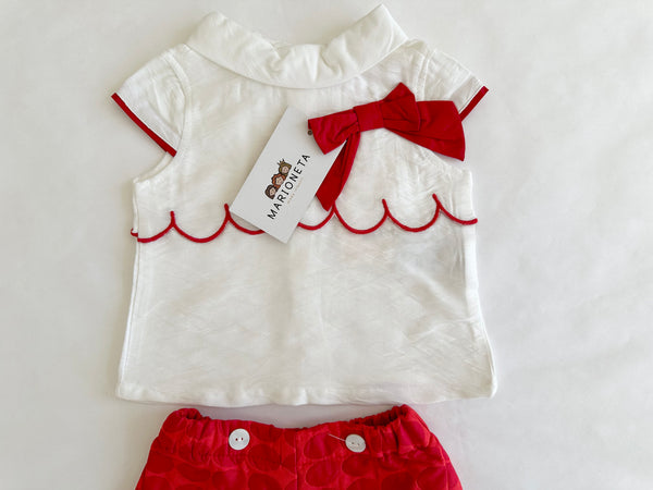 Conjunto dos piezas blusa blanca con detalle de lazo rojo al frente y short rojo para bebe niña | Newness