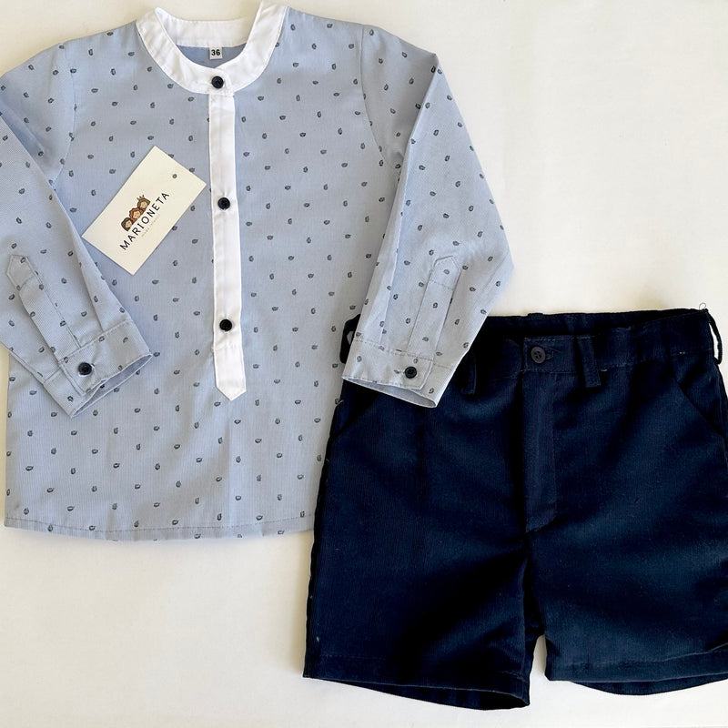 Conjunto dos pizas camisa de manga larga azul estampada  con hojitas marino y vivos blancos con short marino para niño |