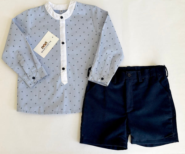 Conjunto dos pizas camisa de manga larga azul estampada  con hojitas marino y vivos blancos con short marino para niño |