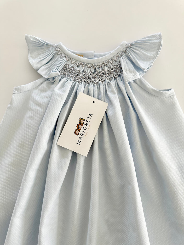 Vestido bordado hecho a mano jesucito color azul con bordado en color gris para bebe niña.
