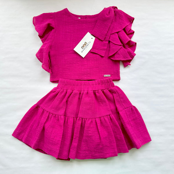 Conjunto dos piezas blusa y falda color rosa fiusha con adorno de lazo al hombro para niña |