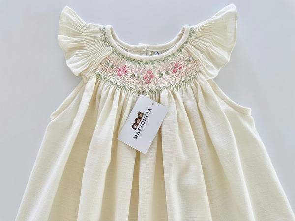Vestido bordado hecho a mano jesucito color ivory con bordado rosa con verde para niña |
