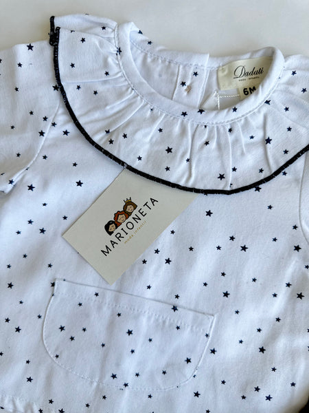 Jumper marino y blusa blanca con estampado de estrellas marino y volante al cuello para bebe niña | Dadati