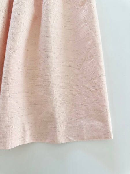 Vestido bordado jesucito hecho a mano color rosa salmon para niña.