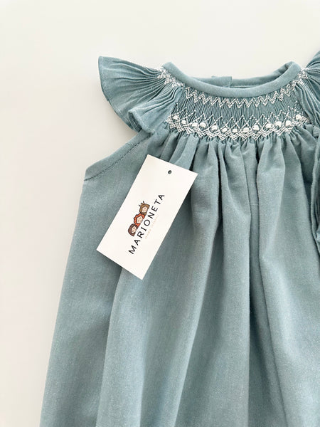 Pañalero y gorra bordado hecho a mano color azul verde con bordado blanco para bebe niña.