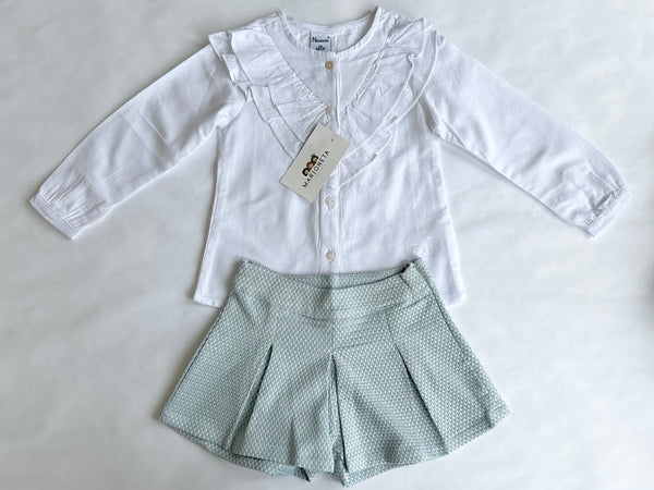 Conjunto dos piezas para niña short azul y blusa blanca de marca Newness