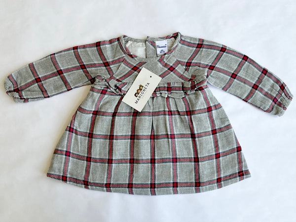 Vestido gris con tinto a cuadros manga larga y volante al frente para bebe niña | Newness