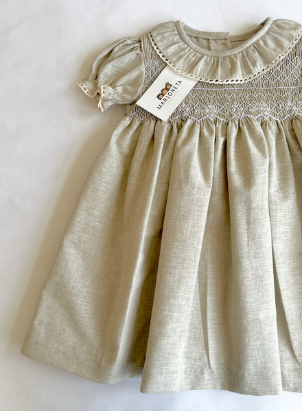 Vestido bordado hecho a mano lino color beige para niña | MARCA CARPI