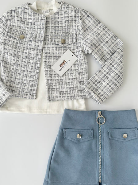 Conjunto tres piezas saco a cuadros blanco con azul , blusa ivory y falda azul para niña |
