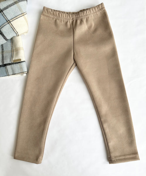 Conjunto tres piezas chaqueta cuadros azul con borrega playera ivory y pantalón caqui para niña | Mexicana