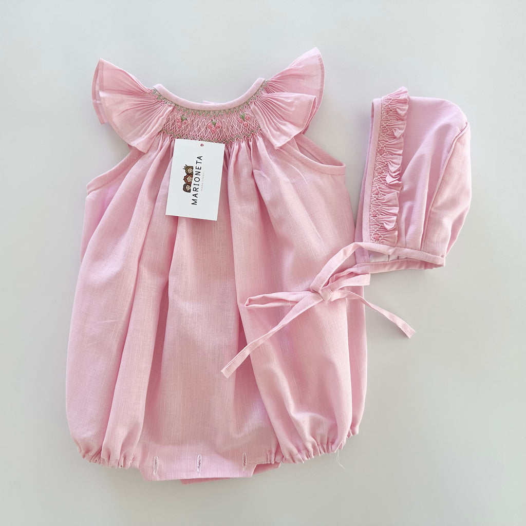 Pañalero y gorra bordado hecho a mano color rosita para bebe niña.