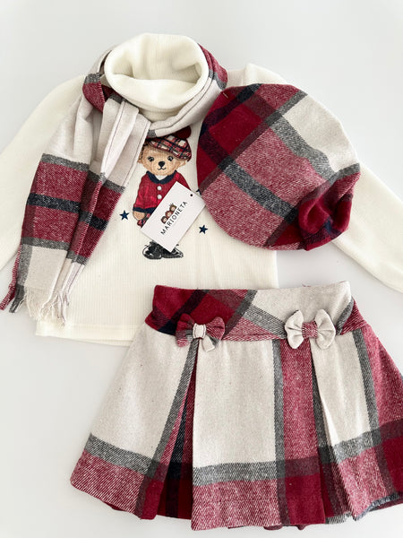 Conjunto cuatro piezas falda, gorra y bufanda a cuadros con playera estampada de oso para niña.