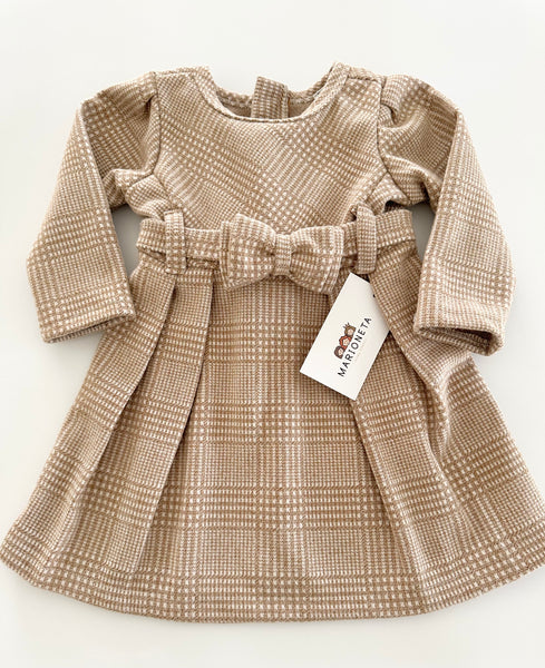 Vestido a cuadros color cafe claro con lazo al frente para niña |