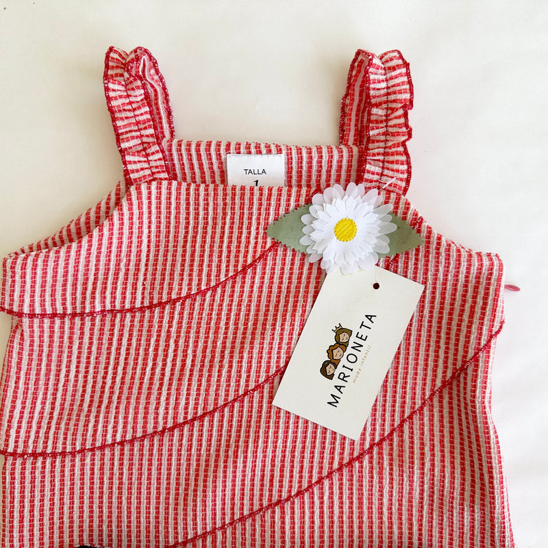 Conjunto blusa roja a rayas con adorno de margarita al frente y capri marino para niña. | MARCA MEXICANA