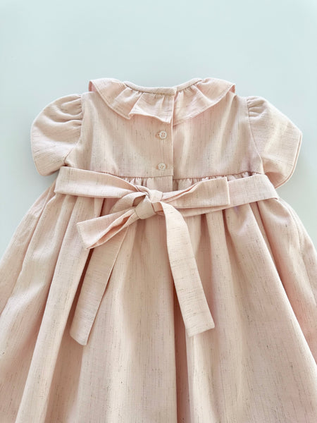 Vestido bordado hecho a mano color rosa salmon con bordado para niña|