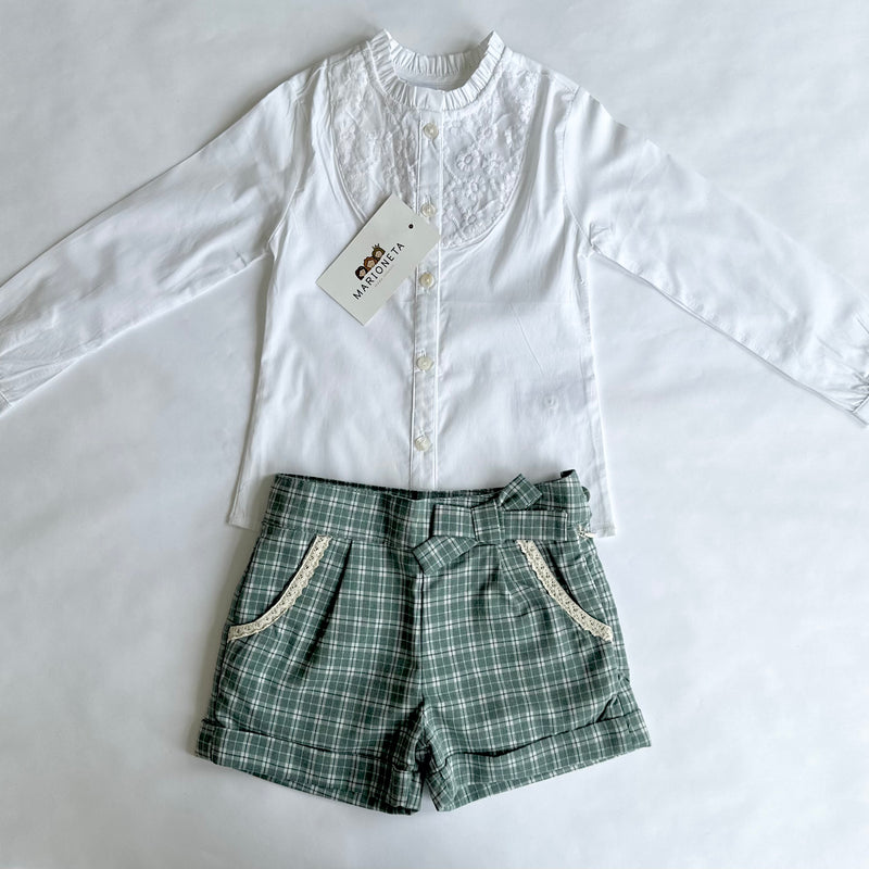 Conjunto dos piezas para niña, short color verde y blusa color blanco marca newness