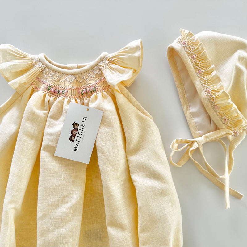 Pañalero y gorra bordado hecho a mano color amarillo bajito para bebe niña |