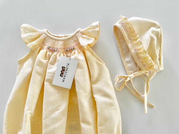 Pañalero y gorra bordado hecho a mano color amarillo bajito para bebe niña |