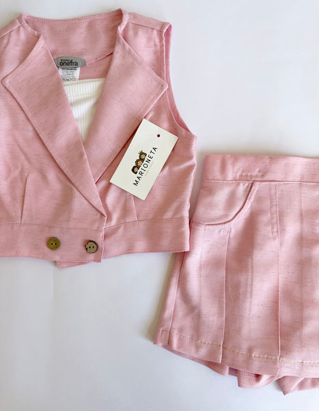 Conjunto tres piezas short falda y chaleco color rosa pastel y top ivory para niña.