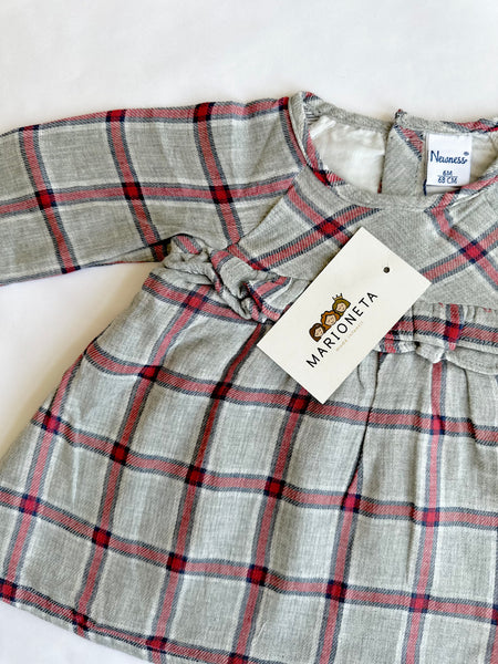 Vestido gris con tinto a cuadros manga larga y volante al frente para bebe niña | Newness